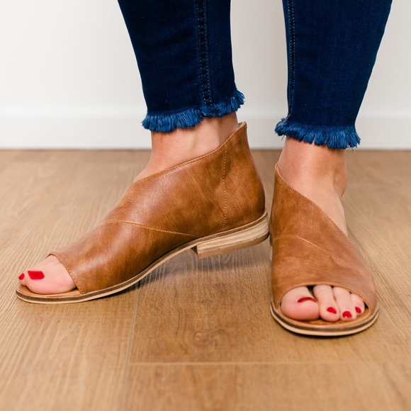 QWENN Cut Out Flats - Picture 4 of 4